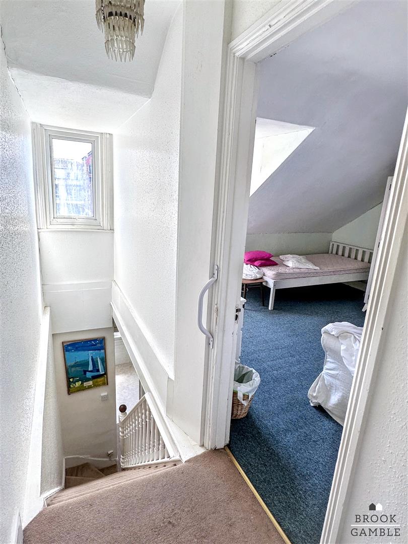 4 Bedroom House - Terraced. Willowfield Square in Eastbourne,  15